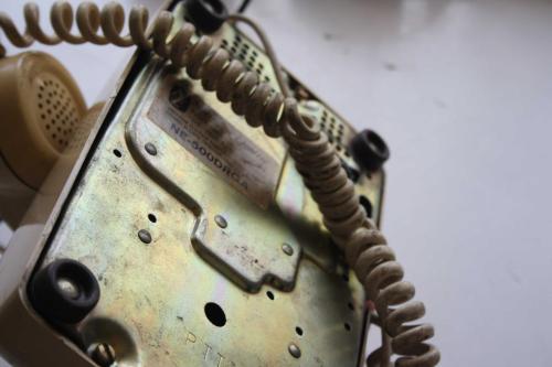 Retro Antika çevirmeli Telefon GÖZUKMEYEN HAFIF HASARLI  (isimsiz demir raf