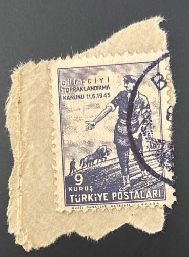 Türk Pulu - Turkish Stamp - Mektup Zarfından Kesilmiş / Postadan Geçmiş Pul Filateli - DAMGALI - ÇİFTÇİYİ TOPRAKLANDIRMA KANUNU 11.6.1945 TEMALI PUL, 9 KURUŞ - Türkiye Cumhuriyeti - NOSTALJİK DOĞUM GÜNÜ HEDİYESİ