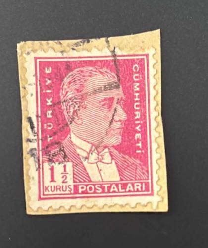 Türk Pulu - Turkish Stamp - Mektup Zarfından Kesilmiş / Postadan Geçmiş Pul Filateli - DAMGALI - ATATÜRK TEMALI PUL,  1 1/2 KURUŞ - Türkiye Cumhuriyeti - NOSTALJİK DOĞUM GÜNÜ HEDİYESİ