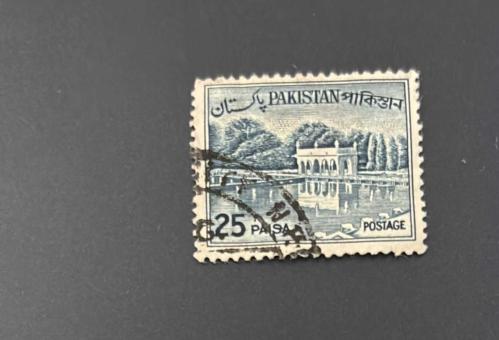 Pakistan Pulu - Pakistan Stamp - Postadan Geçmiş Pul Filateli -  Damgalı - Shalimar Bahçeleri'ndeki Türbe ve Havuz Temalı Pul  , 25  PARA - YABANCI PULLAR -NOSTALJİK DOĞUM GÜNÜ HEDİYESİ