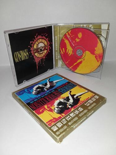 Cd Guns N' Roses Use Your Illusion 1 ve 2 unoffical China Edition. 2 disk. Nadir Çin edisyonu. Diskler tertemiz. Sorunsuz çalışıyor.