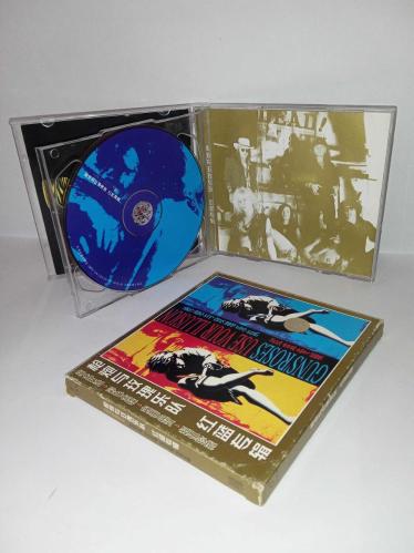 Cd Guns N' Roses Use Your Illusion 1 ve 2 unoffical China Edition. 2 disk. Nadir Çin edisyonu. Diskler tertemiz. Sorunsuz çalışıyor.