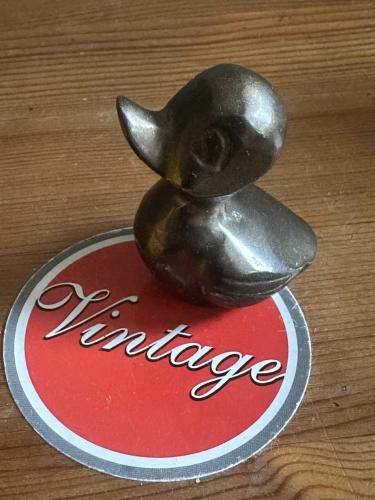 Vintage 1950'ler Alman tamamen dolu ağır Bronz Döküm – Yavru Ördek Figürin