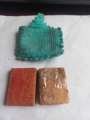 Musaflığıyla birlikte koleksiyonluk minik kur'anı kerim 4 2 x3,2 cm ve amentü şerhi