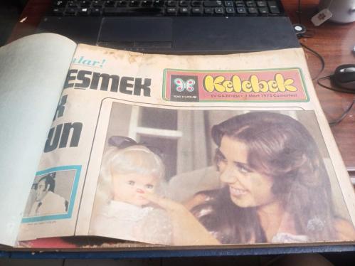 Hürriyet Kelebek eki yemek tarifleri , sağlık köşesi ve nakış gibi bölüm ve gazetenin baş sayfasını keserek toplam 100 civarında gazete 1975 Mart ve şubat Nisan ayları