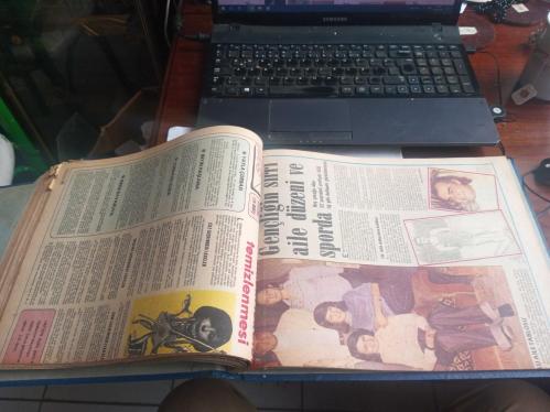 Hürriyet Kelebek eki yemek tarifleri , sağlık köşesi ve nakış gibi bölüm ve gazetenin baş sayfasını keserek toplam 100 civarında gazete 1975 Mart ve şubat Nisan ayları