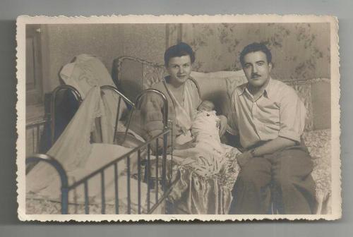 ANNE BABA VE BEBEKLERİ LOHUSA YATAĞI ESKİ DÖNEM FOTOĞRAF...