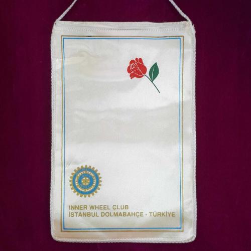 INNER WHEEL CLUB ISTANBUL DOLMABAHÇE - TÜRKİYE , ROTARY GÜLÜ GÖRSELLİ İPEK FLAMA
