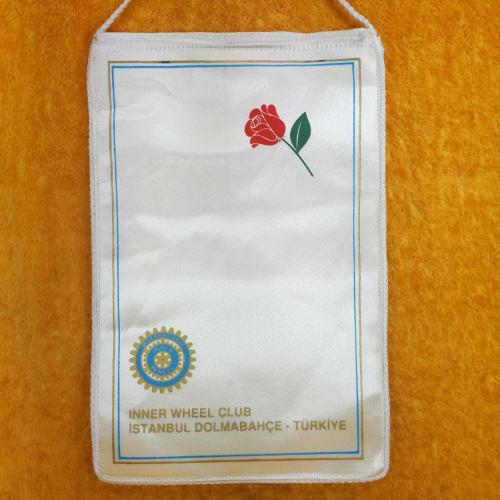 INNER WHEEL CLUB ISTANBUL DOLMABAHÇE - TÜRKİYE , ROTARY GÜLÜ GÖRSELLİ İPEK FLAMA