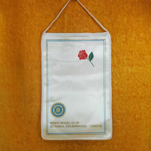 INNER WHEEL CLUB ISTANBUL DOLMABAHÇE - TÜRKİYE , ROTARY GÜLÜ GÖRSELLİ İPEK FLAMA