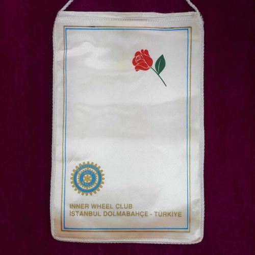 INNER WHEEL CLUB ISTANBUL DOLMABAHÇE - TÜRKİYE , ROTARY GÜLÜ GÖRSELLİ İPEK FLAMA