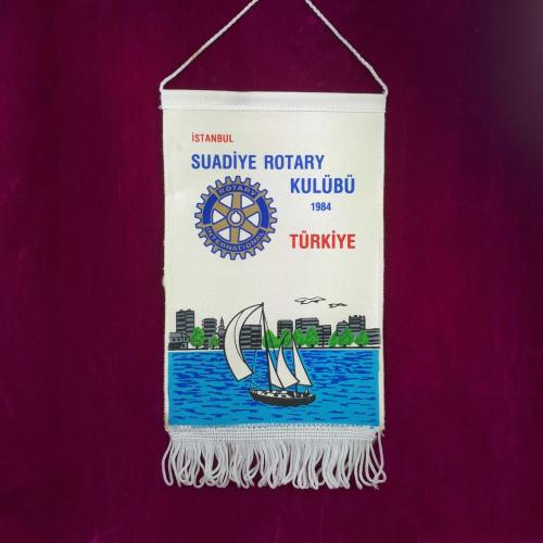 İSTANBUL SUADİYE ROTARY KULÜBÜ 1984 TÜRKİYE , YELKENLİ TEKNE GÖRSELLİ İPEK FLAMA