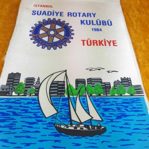 İSTANBUL SUADİYE ROTARY KULÜBÜ 1984 TÜRKİYE , YELKENLİ TEKNE GÖRSELLİ İPEK FLAMA
