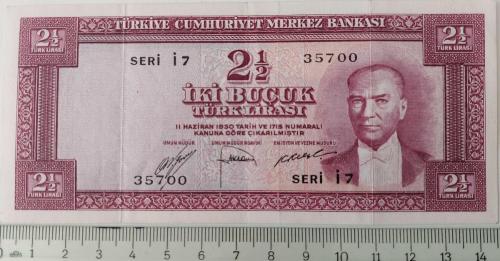 5.EMİSYON 1.TERTİP 2,5 İKİ BUÇUK TÜRK LİRASI SERİ İ7 35700 SERİ NUMARALI KAĞIT PARA NATÜREL ÇOK ÇOK TEMİZ EN NADİRİ