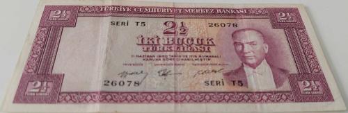 5.EMİSYON 2.TERTİP 2,5 İKİ BUÇUK TÜRK LİRASI SERİ T5 26078 SERİ NUMARALI KAĞIT PARA NATÜREL ÇOK ÇOK TEMİZ EN NADİRİ