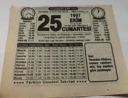25 Ekim 1997-Orijinal Takvim Yaprağı-Doğum Günü-Söz,Nişan,Nikâh,Düğün ve Önemli Günler Hediyesi-Türkiye Gazetesi Takvimi-Ayet,Hadis (Not)-Rusya'nın Kars ve Ardahan'ı İstemesi(1947)-Uluğ Bey'in şehid edilmesi(1449)-Arap Demek Siyah Demek Değildir-En Büyük Ağaç-Obur-Erkek:Niyazi,Kız:Esma