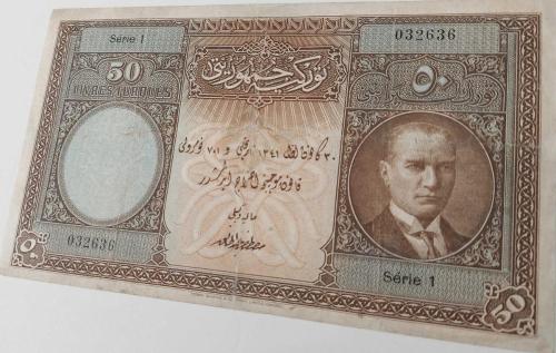 1.EMİSYON 50 TÜRK LİRASI 1.TERTİP ORİJİNAL KAĞIT PARA SERİE 1 032636 SERİ NOLU ÇOK ÇOK TEMİZ ÇOK ÇOK NADİR