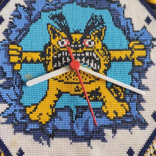 Cezaevi İşi El Örme Boncuklu Duvar Saati ( Kötü Kedi Şerafettin )