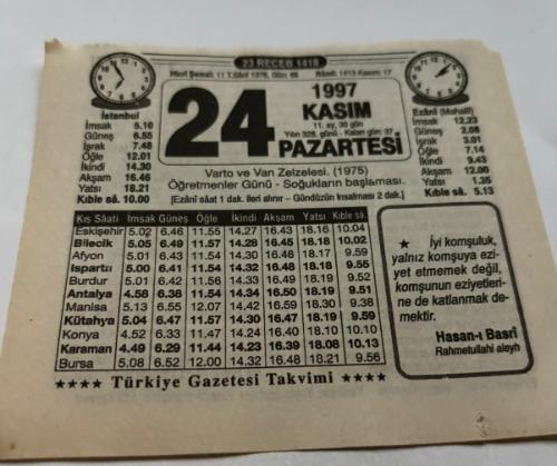 24 Kasım 1997-Orijinal Takvim Yaprağı-Doğum Günü-Söz,Nişan,Nikâh,Düğün ve Önemli Günler Hediyesi-Türkiye Gazetesi Takvimi-Ayet,Hadis (Hasan-ı Basri)-varto ve Van Zelzelesi(1975)-Öğretmenler Günü-Soğukların Başlaması-Mevlana Müzesi Ziyareti-Öğretmenim-Erkek:Cemil,Kız:Hüsniye