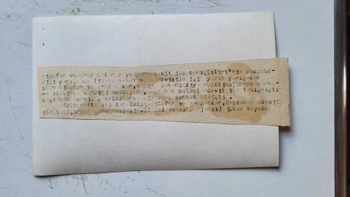 ŞARKICI ve SÖZ YAZARI NİLÜFER'İN ORİJİNAL AJANS-BASIN FOTOĞRAFI (NİLÜFER YUMLU) - 18 x 12 cm EBADINDA - NİLÜFER, KATILDIĞI BİR KOKTEYLDE BÜLENT ECEVİT İLE TOKALAŞIRKEN ÇEKİLMİŞ BİR KARE (İLHAN KUYUCU)