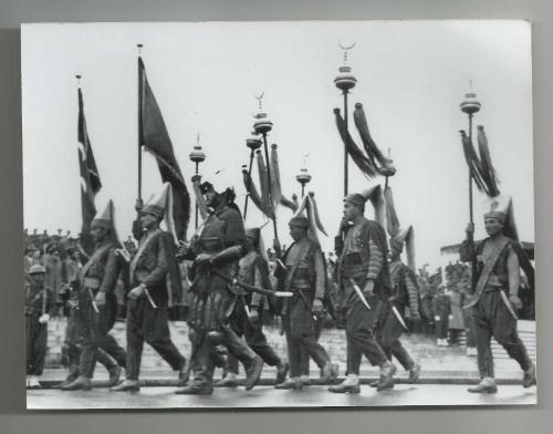 YÜRÜYÜŞ HALİNDE MEHTER TAKIMI FOTOĞRAFI...