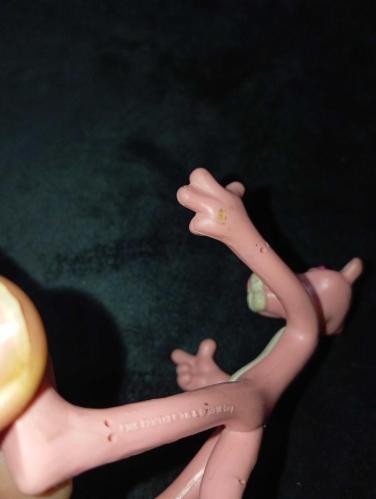 Orjinal lisanslı pembe panter 1999 yılından. Damgası mevcut. Kollar ayaklar kuyruk farklı şekillere getirilebilir.  İyi durumda #tdkoleksiyonpembepanter