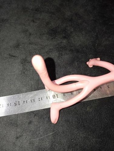 Orjinal lisanslı pembe panter 1999 yılından. Damgası mevcut. Kollar ayaklar kuyruk farklı şekillere getirilebilir.  İyi durumda #tdkoleksiyonpembepanter