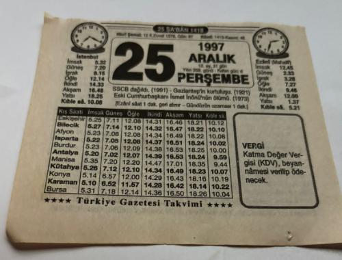25 Aralık 1997-Orijinal Takvim Yaprağı-Doğum Günü-Söz,Nişan,Nikâh,Düğün ve Önemli Günler Hediyesi-Türkiye Gazetesi Takvimi-Ayet,Hadis (Vergi)-SSCB dağıldı (1991)-Gaziantep'in kurtuluşu(1921)-Eski Cumhurbaşkanı İsmet İnönü'nün ölümü(1973)-İman Etti-Gaziantep'in Kurtuluşu-Isırıyor-Erkek:Eşref,Kız:Şerife