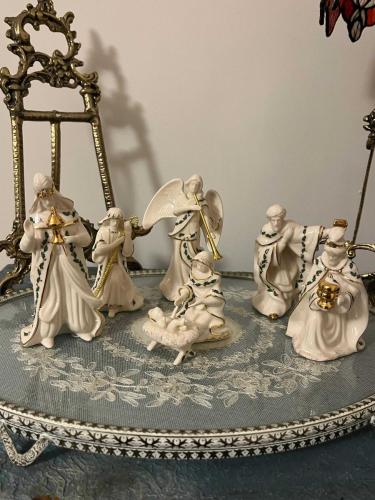 Lenox Holiday biblo set