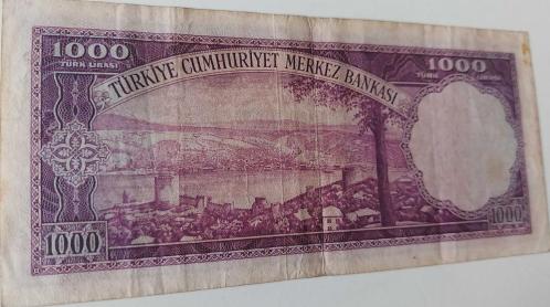 5.EMİSYON 1.TERTİP 1000 TÜRK LİRASI (MOR BİNLİK) KAĞIT PARADIR SERİ C2 05650 NOLU ÇOK ÇOK TEMİZ KONDİSYONDADIR KATALOK DEĞERİ;2000 DOLAR ÇOK ÇOK NADİR