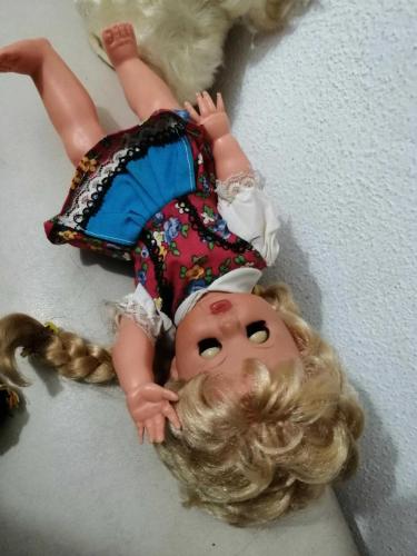 NUMARALI ÇOK ESKİ BEBEK ÖRGÜLÜ SARI SAÇLI UYUR KUSURSUZ BEBEK FIRÇA KİRPİKLİ 32 CM ÇOK GÜZEL