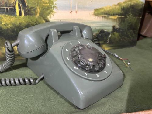 antika yeşil renk masaüstü çevirmeli telefon