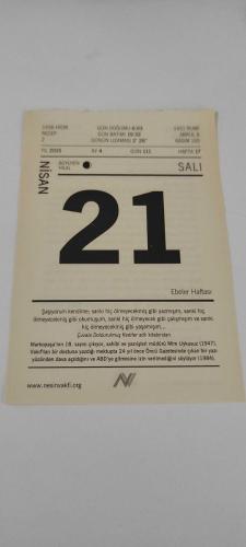 21 Nisan 2015-Orijinal Takvim Yaprağı-Doğum Günü-Söz,Nişan,Nikâh,Düğün ve Önemli Günler Hediyesi-Nesin Vakfı Takvimi-Markopaşa'nın 18. sayısı çıkıyor, sahibi ve yazıişleri müdürü Mim Uykusuz (1947). Valuf tan bir dostuna yazdığı mektupta 24 yıl önce Öncü Gazetesinde çıkan bir yazı yüzünden dava açıldığını ve ABD'ye gitmesine izin verilmediğini söylüyor (1984).-Bizim Apartmanın Sahibi-Aziz Nesin'in Damda Deli Var adlı kitabından.