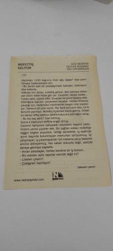21 Nisan 2015-Orijinal Takvim Yaprağı-Doğum Günü-Söz,Nişan,Nikâh,Düğün ve Önemli Günler Hediyesi-Nesin Vakfı Takvimi-Markopaşa'nın 18. sayısı çıkıyor, sahibi ve yazıişleri müdürü Mim Uykusuz (1947). Valuf tan bir dostuna yazdığı mektupta 24 yıl önce Öncü Gazetesinde çıkan bir yazı yüzünden dava açıldığını ve ABD'ye gitmesine izin verilmediğini söylüyor (1984).-Bizim Apartmanın Sahibi-Aziz Nesin'in Damda Deli Var adlı kitabından.