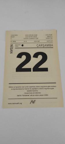 22 Nisan 2015-Orijinal Takvim Yaprağı-Doğum Günü-Söz,Nişan,Nikâh,Düğün ve Önemli Günler Hediyesi-Nesin Vakfı Takvimi-Vakıf'ta ''Yalnızlamak'' adlı şiir notunu alıyor (1990).-Bizim Apartmanın Sahibi-Aziz Nesin'in Damda Deli Var adlı kitabından.