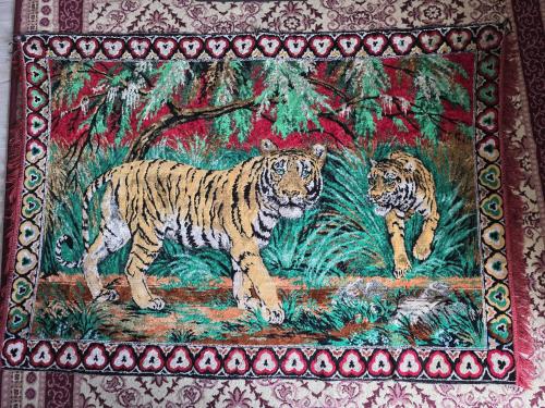 Antika Duvar Halısı KAPLAN AİLESİ TEMALI NADİR MODEL 110X160 CM