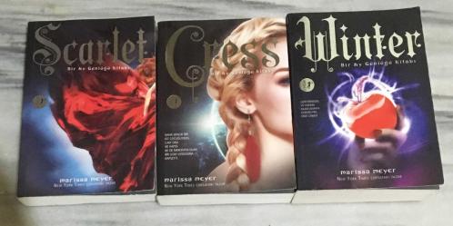Bir Ay Günlüğü 2.3.4.Kitaplar ( Scarlet / Cress / Winter )