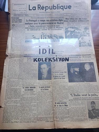 La République Newspaper - 25 Octobre 1936 - Edition En Français Du Cumhuriyet - Un Triste événement Les Grecs Et Les Arméniens qui ont quitte la Turquie Yunus Nadi - Le Portugal a rompu ses relations diplomatiques avec le gouvernement de Madrid - La Mission Aeronautique Sovietıque - Le comte Ciano s'entretenant á la gare avec le baron von Neurath photo - Mussolini discourant photo - Refi Bayar Directeur general de la Milli reasurans photo - Un combat naval eut lieu hier au large de Malaga - L'entrevue Hitler Ciano - Banque Ottomane - RCA 1937 - Charlie Chaplin Saray et Sakarya Cinema - Les Pirates De La Mode Aujourd'hui au cine Turc - La Ligue Telephonique İstanbul Konya - Le Maréchal Mahmoud Khan á Ankaat-  Chukru Kaya Et Refik Soydan Arrivent demain - Bourrasque pluie grele et neige á Erzindjane - L'emden en route pour Varna - Vie Drole et vie Trieste - La Belgique desire se garantir aussi á la frontiere Franco be ge - Georges Milton au Garden - Au congrés radical socialiste Français