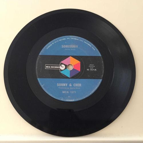 Sonny & Cher / A Cowboys Work Is Never Done - Somebody / Australia 1972 / 45rpm / *Pop rock*
