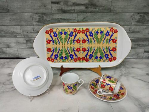 Koleksiyonluk Sanat Eseri Kütahya Porselen El Boyama & Altın Yaldızlı Kahve Fincan Seti (2008)