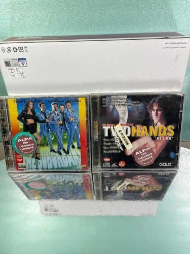 İKİ FİLM BİRDEN. THE SUBURBANS - TWO HANDS