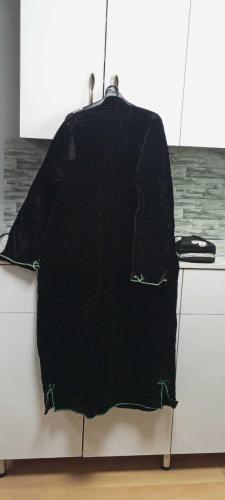 Vintage Koleksiyonluk Değerde Türki Cumhuriyetlere Ait Tamamı El Yapımı Yöresel Erkek Kaftanı ve Başlığı