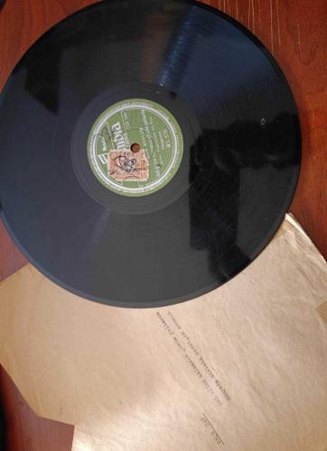 Dünyada Biricik Sevdiğim Sensin - Fidan Boylum, Gel Gitme Kalmasın Gözüm Yollarda / Neşecan ( 78 Devir TAŞ PLAK)