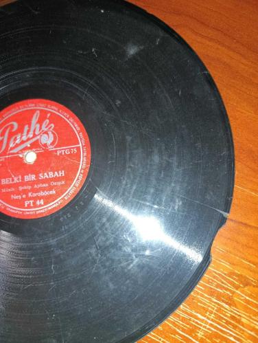 Belki Bir Sabah - Derdimden Anlıyan Yok ( 78 Devir TAŞ PLAK) - Açıklamayı okuyunuz