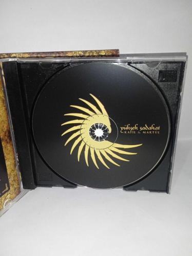 Cd Yüksek Sadakat Katil & Maktül albümü. Orijinal. Disk 10 üzerinden 9.5 sorunsuz çalışıyor. Kartonet tertemiz Koleksiyonluk