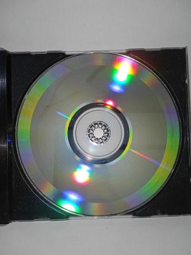 Cd Yüksek Sadakat Katil & Maktül albümü. Orijinal. Disk 10 üzerinden 9.5 sorunsuz çalışıyor. Kartonet tertemiz Koleksiyonluk