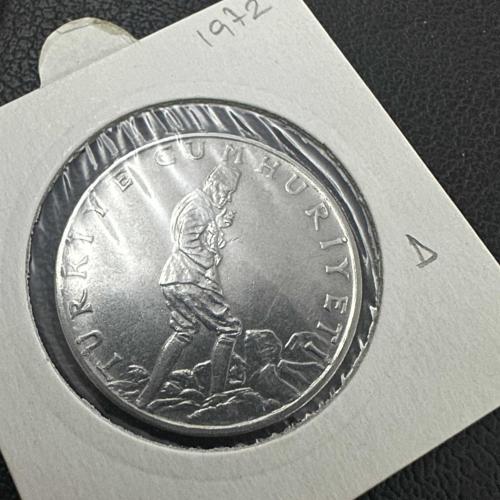 Türkiye 2½ Lira 1972. Karton Kapamasında.