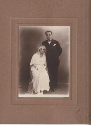 FOTO TERAKKİ SAMSUN DAMGALI ARKASI OSMANLICA 1933 YILI GELİNLİK GELİN DAMAT GÖRSELLİ BÜYÜK EBATLI SİYAH BEYAZ FOTOĞRAF