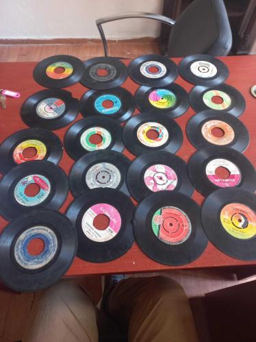 Dekprluk 20 adet  45 lik yerli plak  lotu