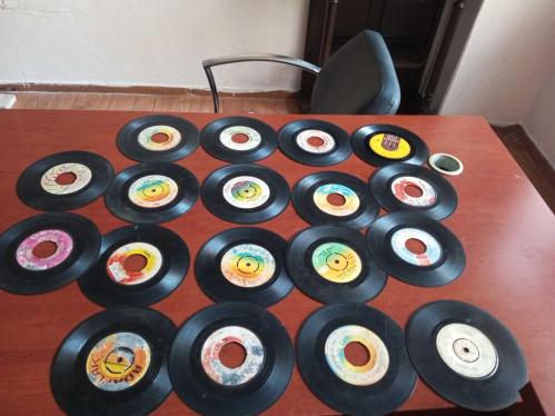 18 adet dekorluk 45 luk plak